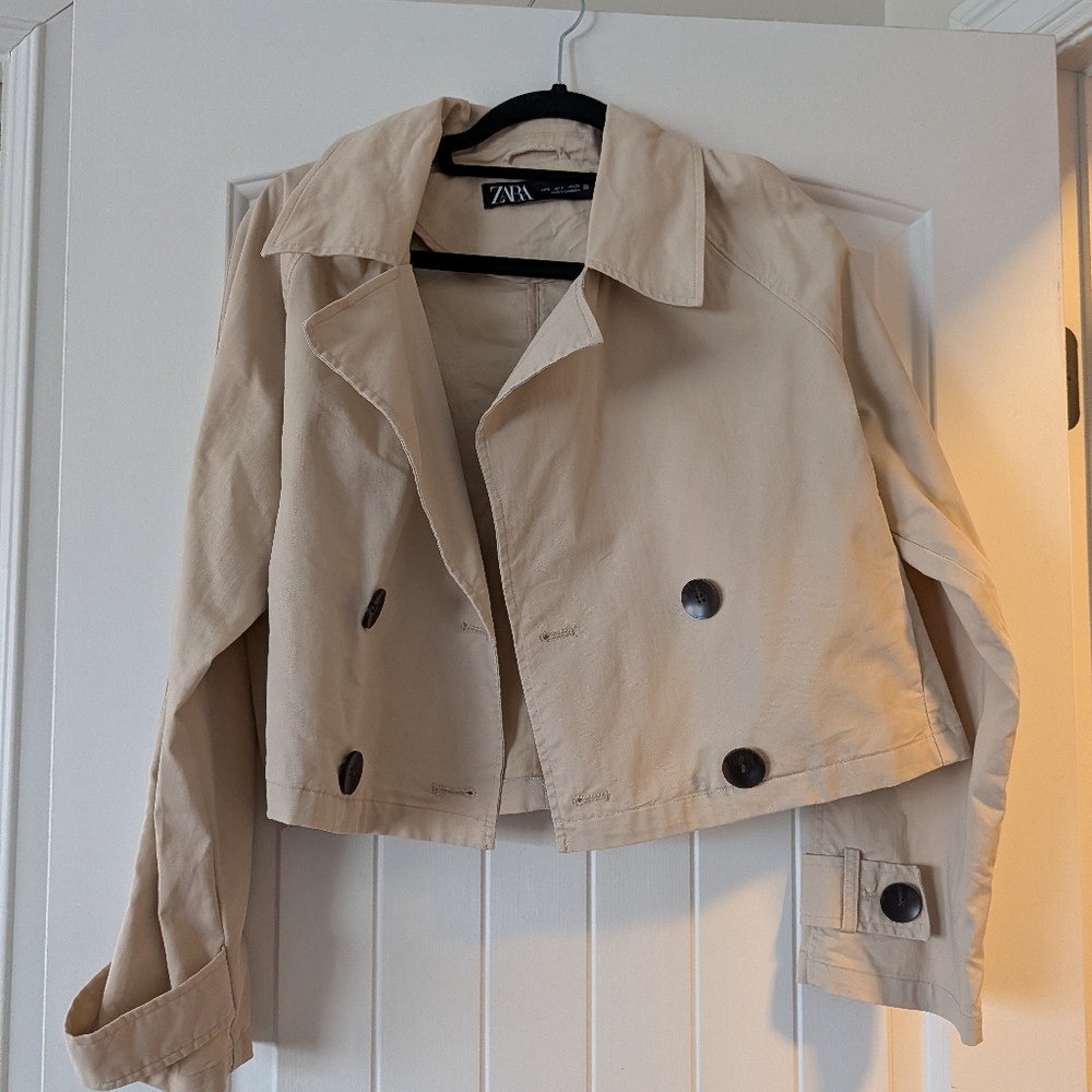 Zara Cropped Trench Coat in Light Beige